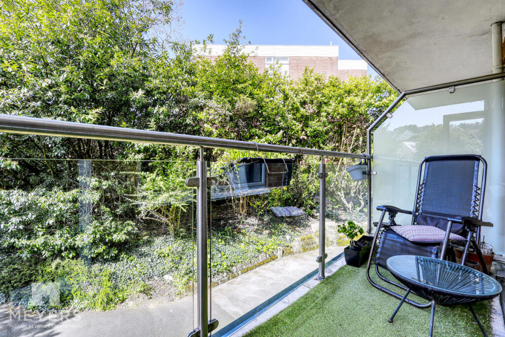 Apartment in Bournemouth, Alder Hills, Poole - More
