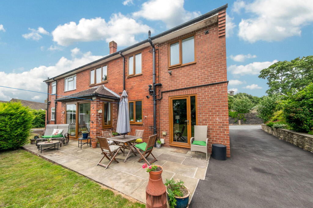 House in Huddersfield, Emley - View 2