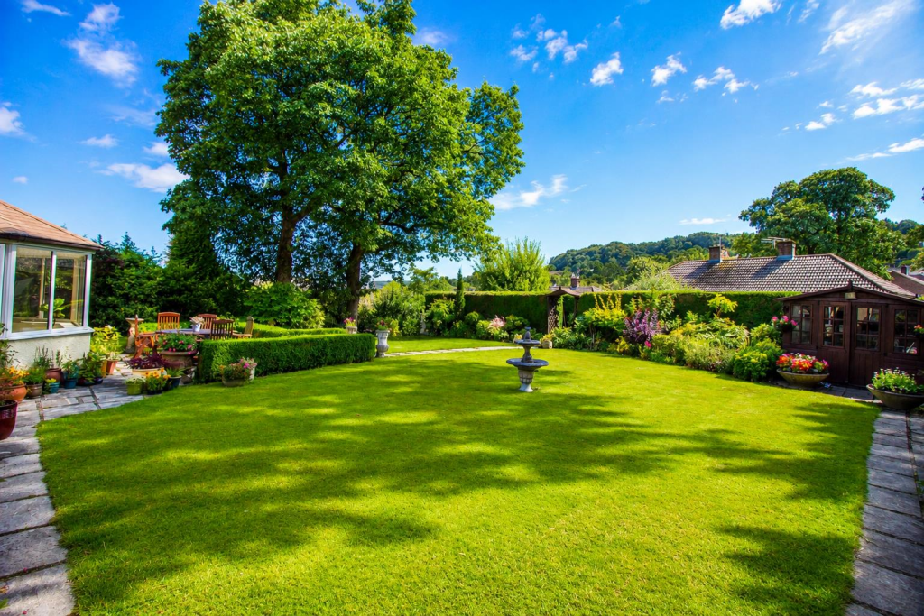 'The Hendre' Sunnyhurst photo 4
