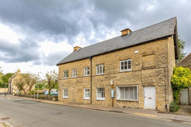Main image of property: Memorial Cottages, Sheep Street, Cirencester, South West, GL7