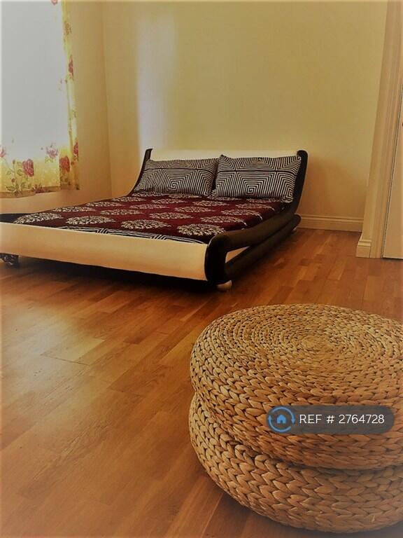 Main image of property: Ruislip, Ruislip, HA4