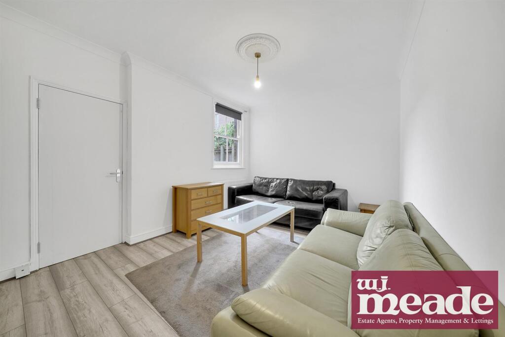 4 bedroom semi-detached house for rent