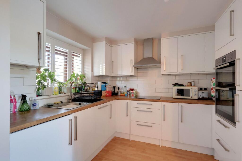House in Croydon - View 2