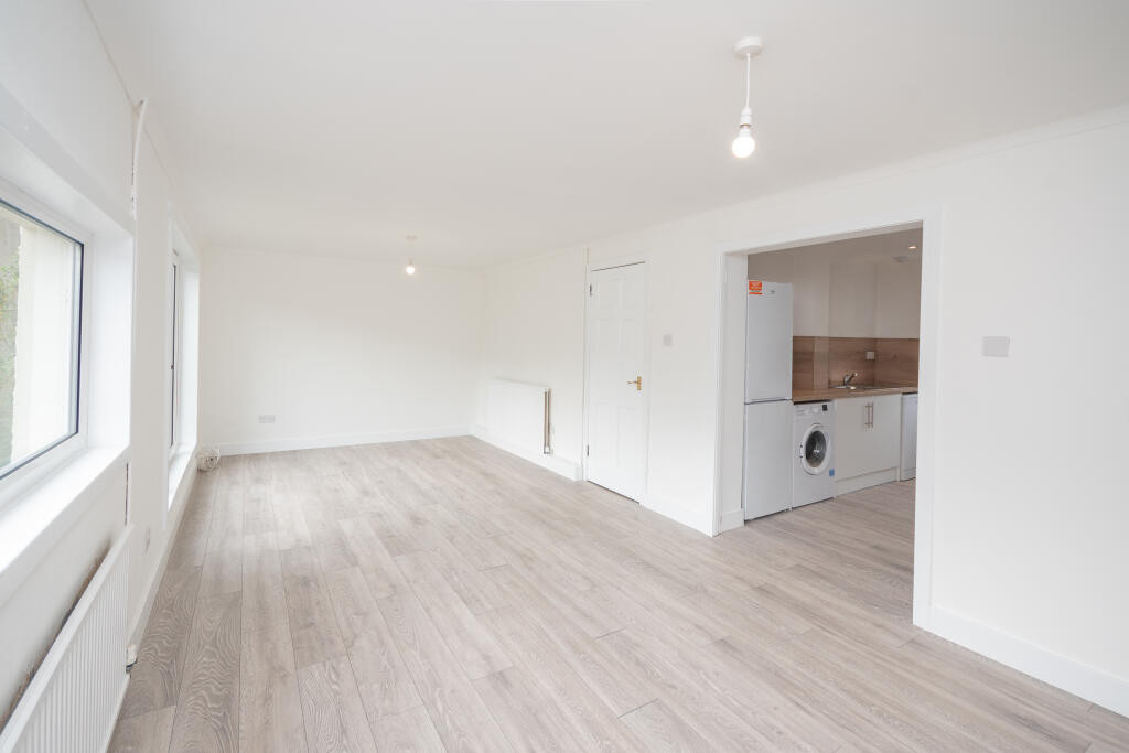 House in Cumbernauld, North Lanarkshire - More