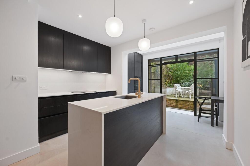 Apartment in London - View 3