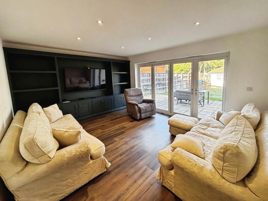 House in Finchampstead - More