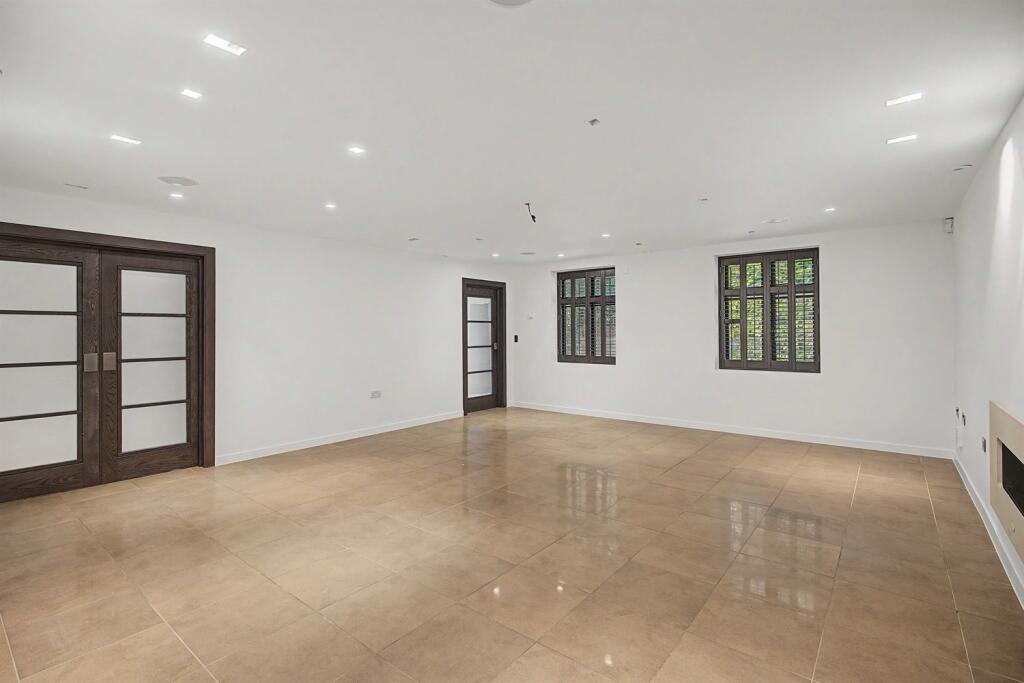 House in Trafford, Greater Manchester - More