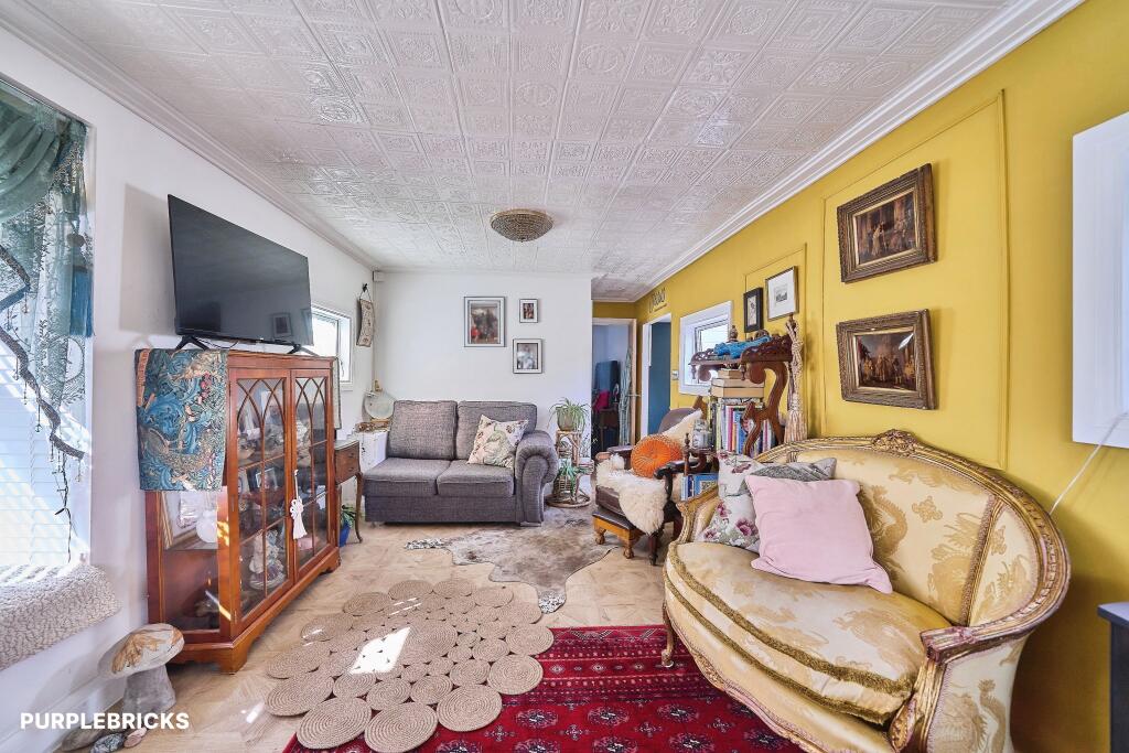 House in Spelthorne, Surrey - More
