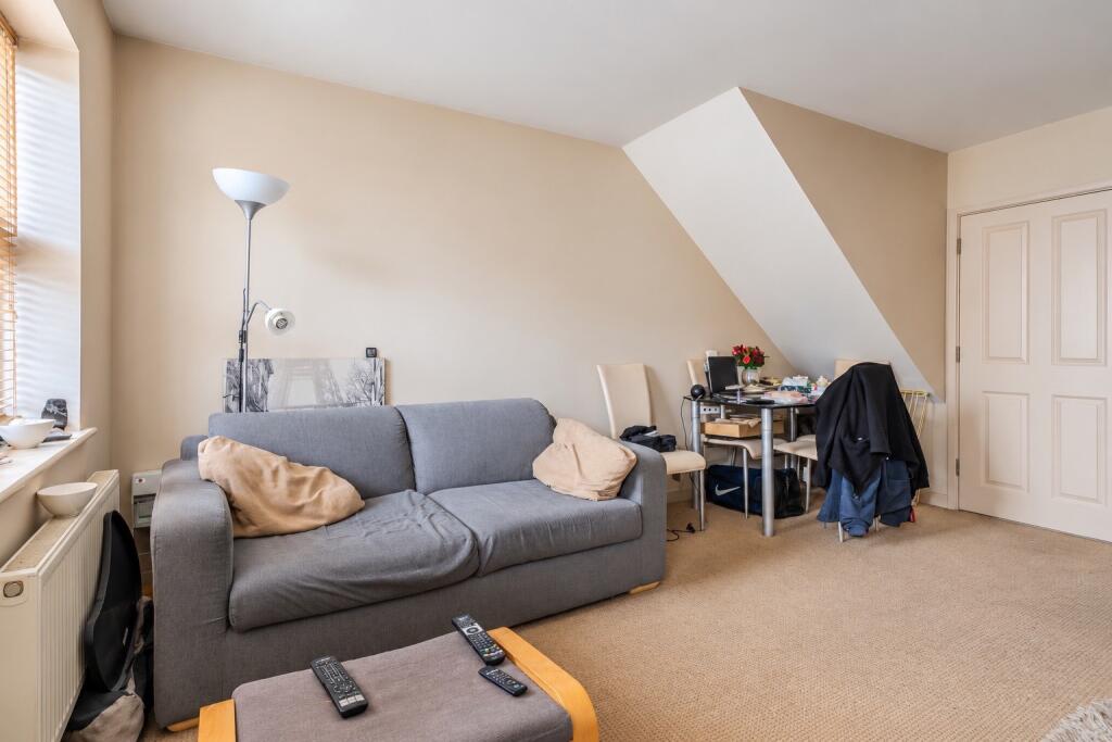 Apartment in Luton - View 4