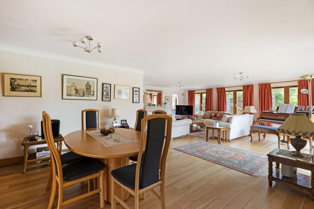 The Street, West Clandon, GU4 photo 2
