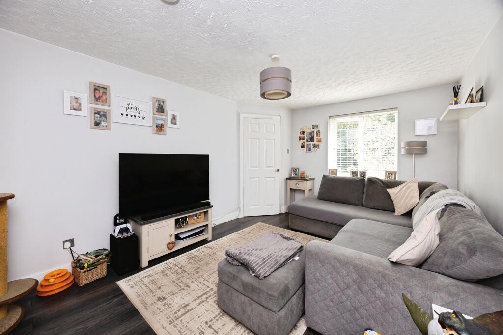 House in Ashford, Park Farm, Kingsnorth - More