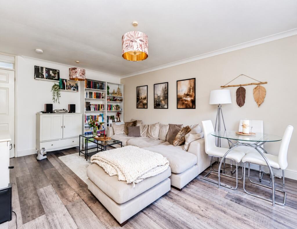 Apartment in Southampton - View 4