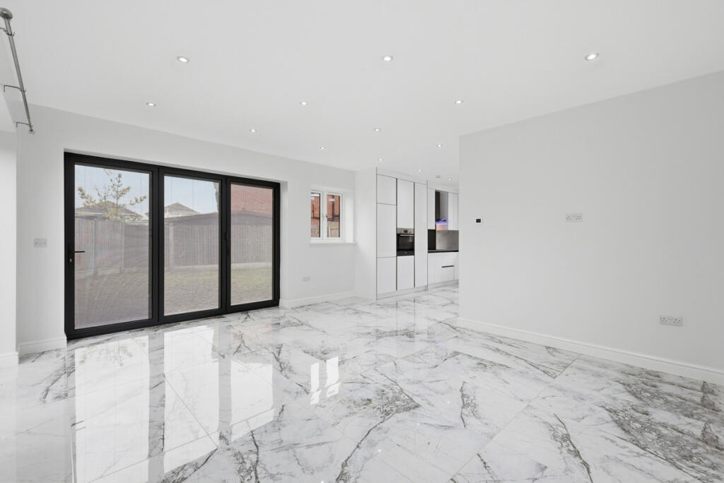 House in Southend-on-Sea - View 2