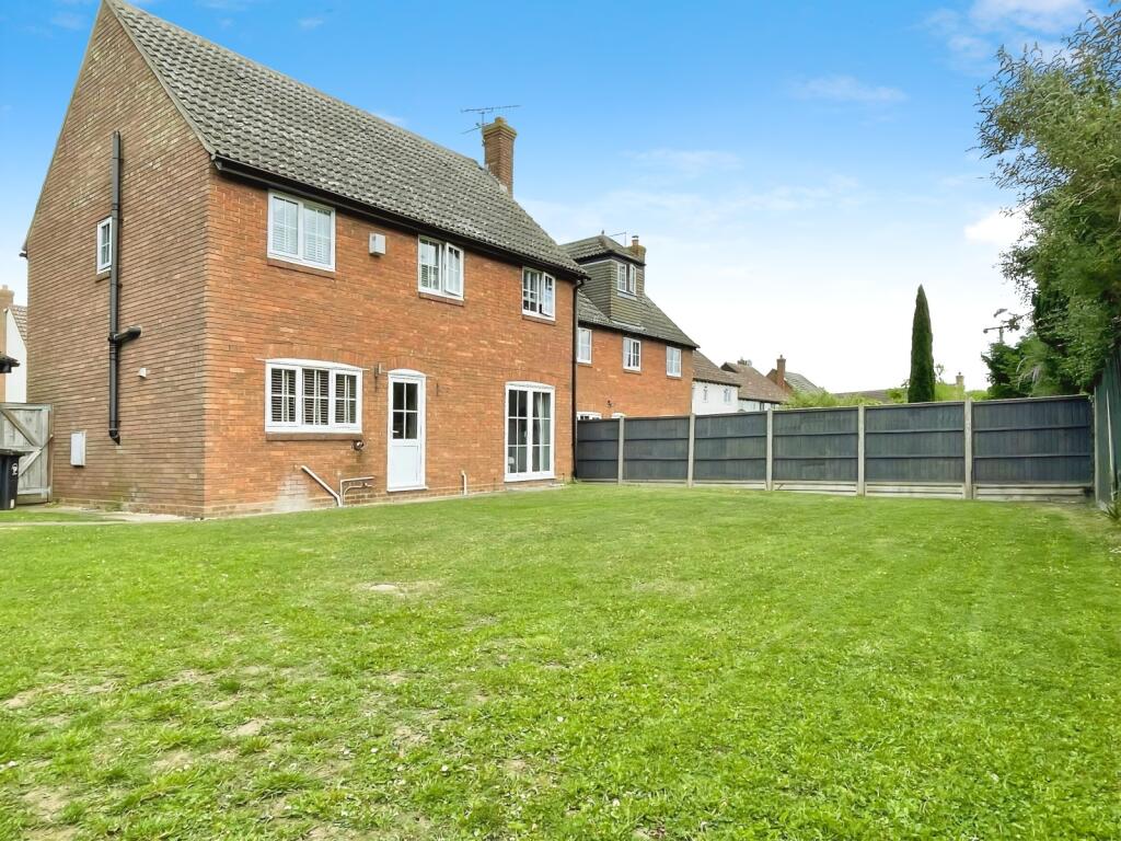 Broadfield, High Roding, Dunmow, Essex, CM6 photo 2