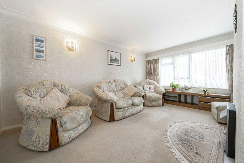 House in Sunbury-on-Thames, Surrey - View 2