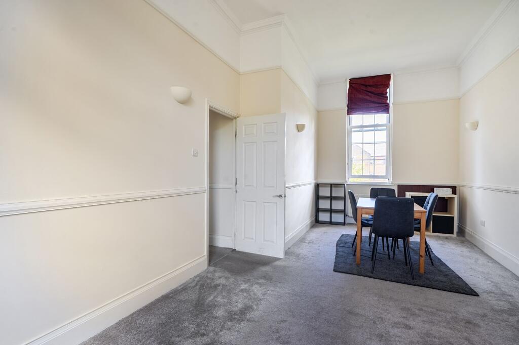 Apartment in Tandridge, Caterham-on-the-Hill - View 5