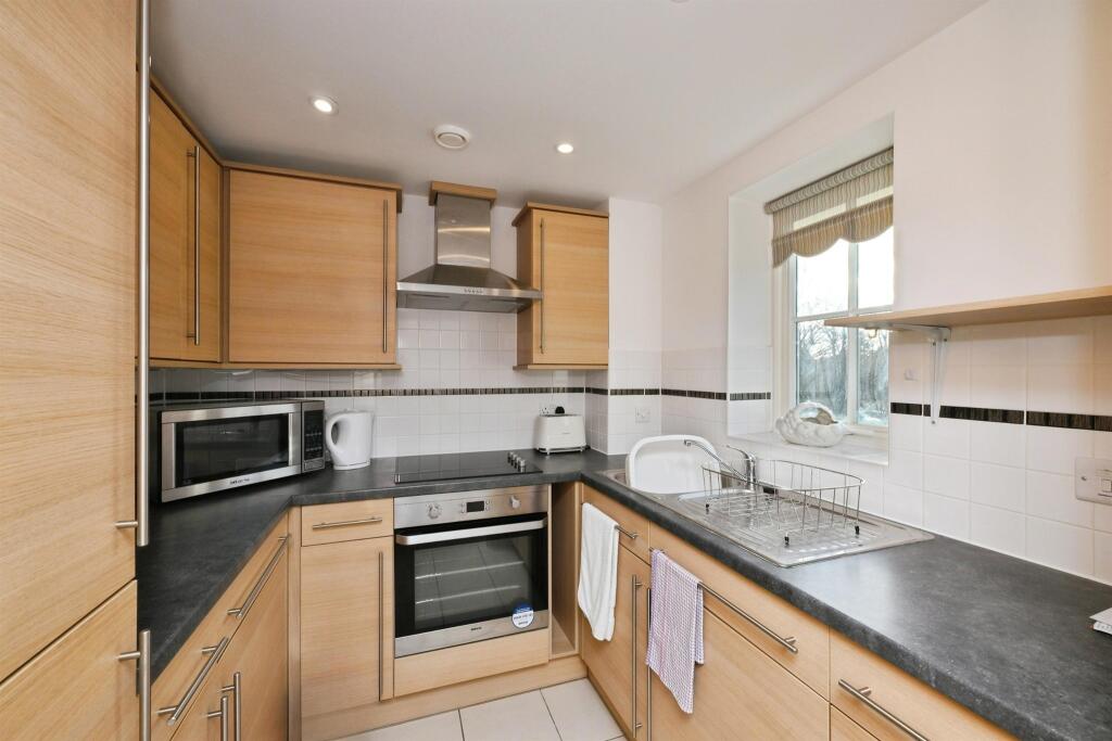 Apartment in East Hertfordshire, Ware - More