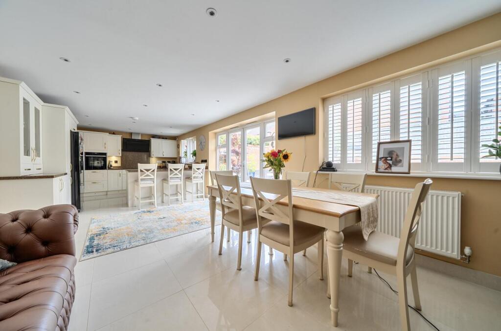 Larbourne Park Road, Flore, Northampton, NN7 - View 5