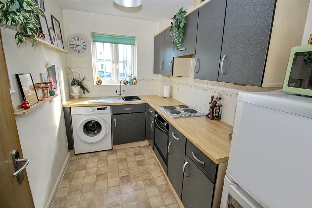 Apartment in Swindon, Haydon Wick - View 4
