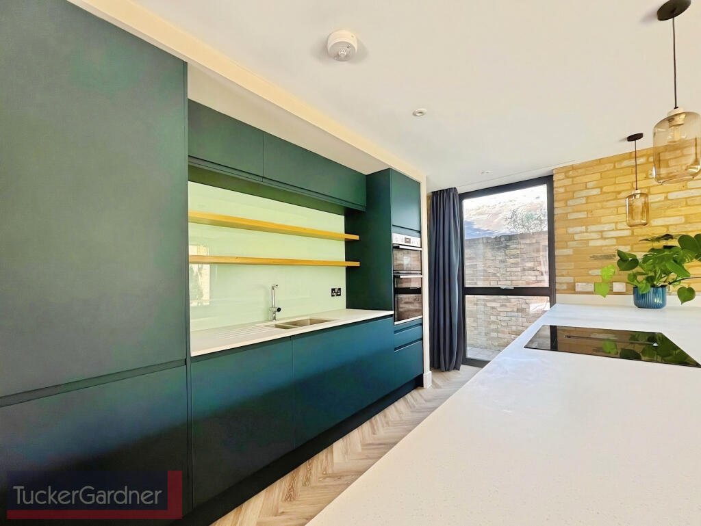 Main image of property: Park Lane, Histon, CB24 9EH