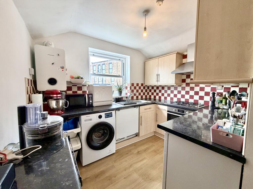 Apartment in Cardiff, Adamsdown - View 3