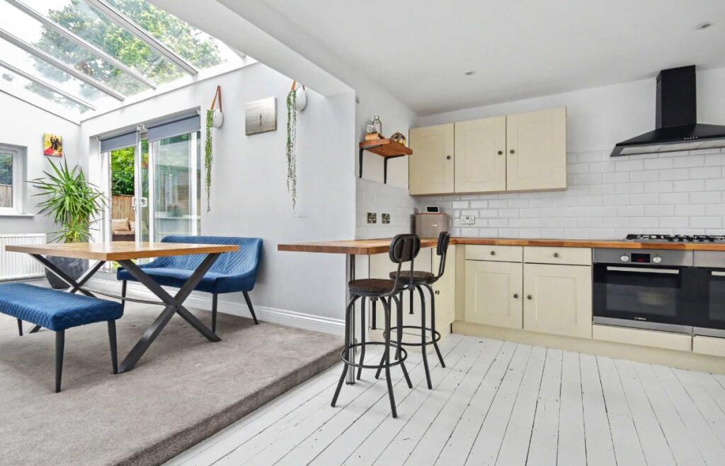 House in Guildford - View 3