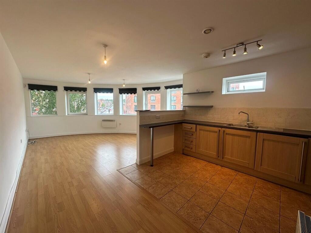 Apartment in Salford, Greater Manchester - View 4