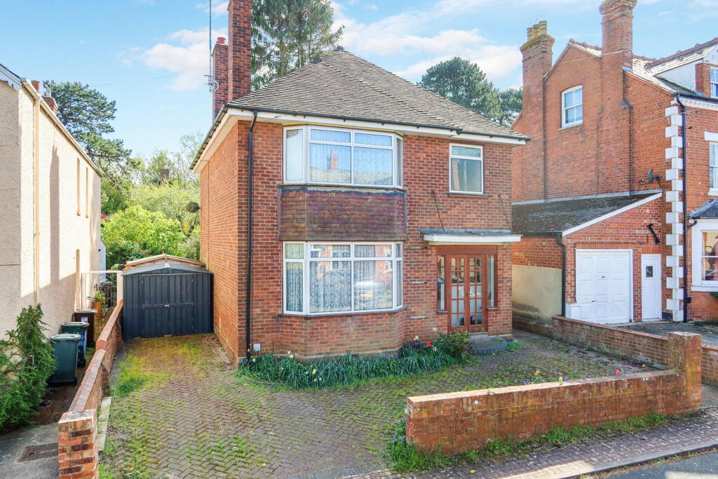 Main image of property: Fairview Road, Banbury OX16 5HU