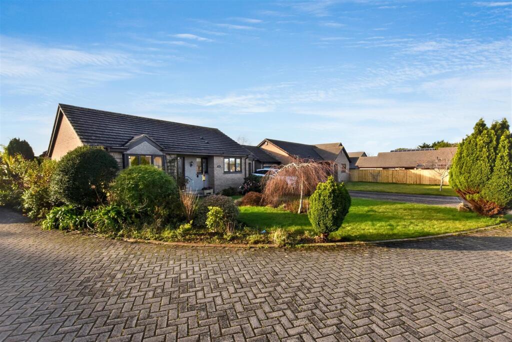 2-bed bungalow on Merritts Way, Pool, Redruth, £285,000