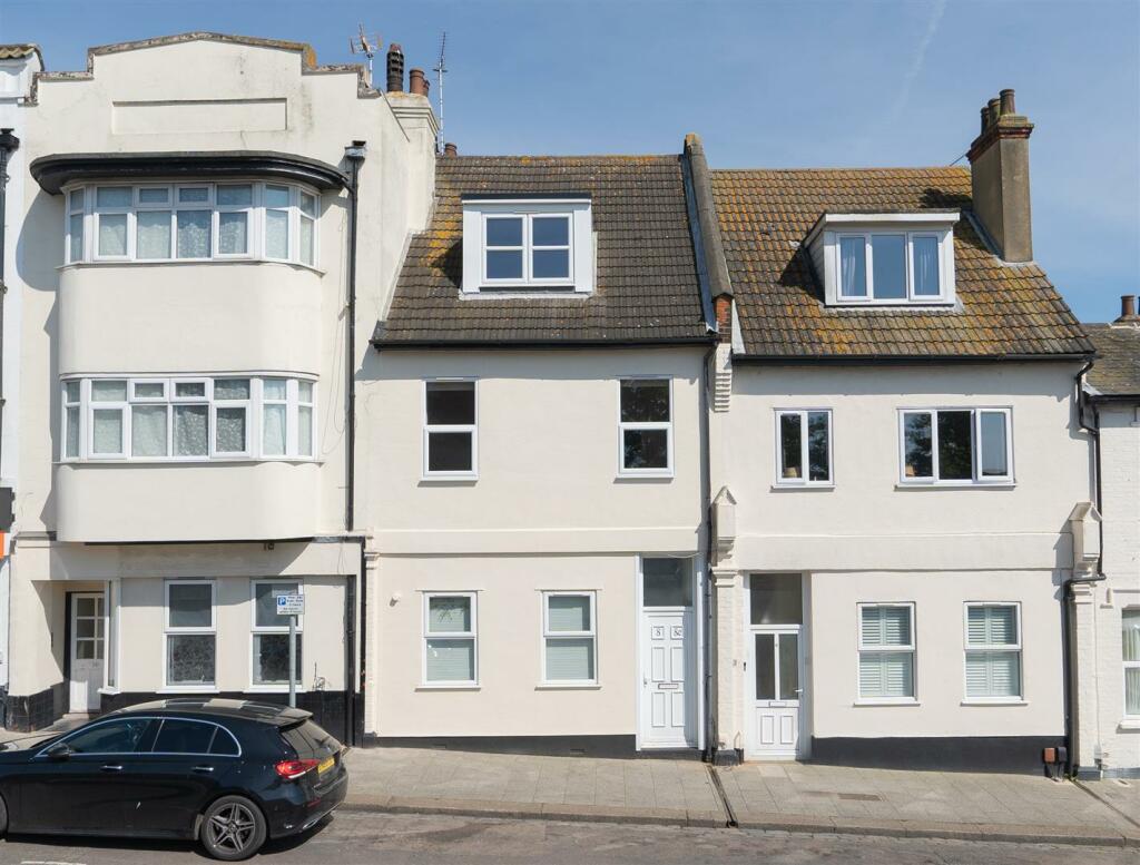 Main image of property: Hamlet Court Road, Westcliff-On-Sea