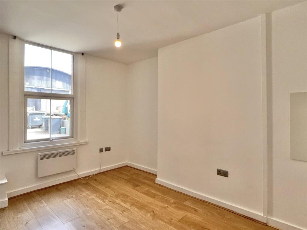 Apartment in Llandrindod - More
