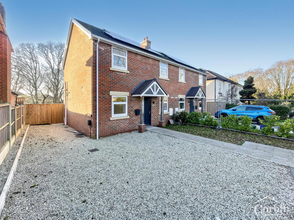 Main image of property: East Howe Lane, Bournemouth, BH10 5