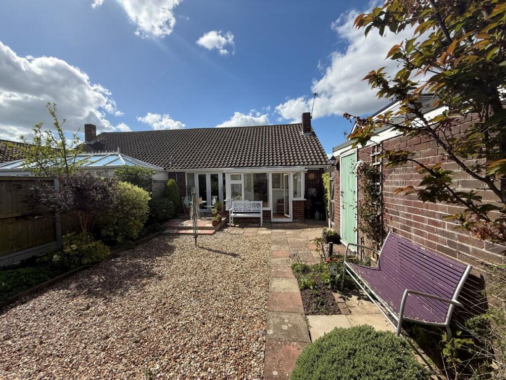 Beechcroft Avenue, Kirby Cross photo 2