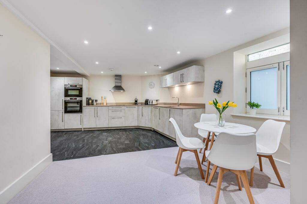 Apartment in Chelmsford - View 5