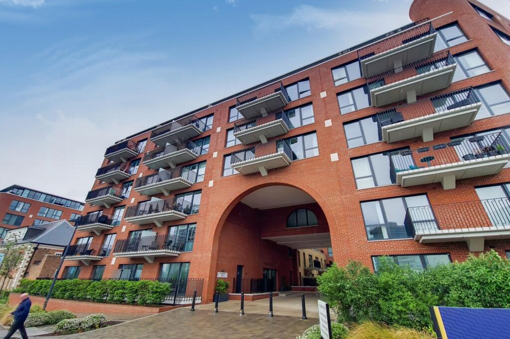 Apartment in London, Royal Borough of Greenwich - More