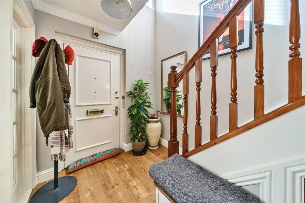 House in Surrey Heath, Mytchett - View 6