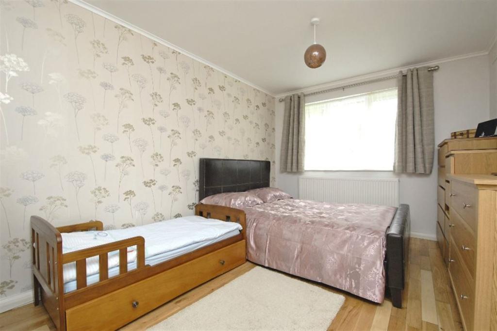 Apartment in London, Shortlands - View 3