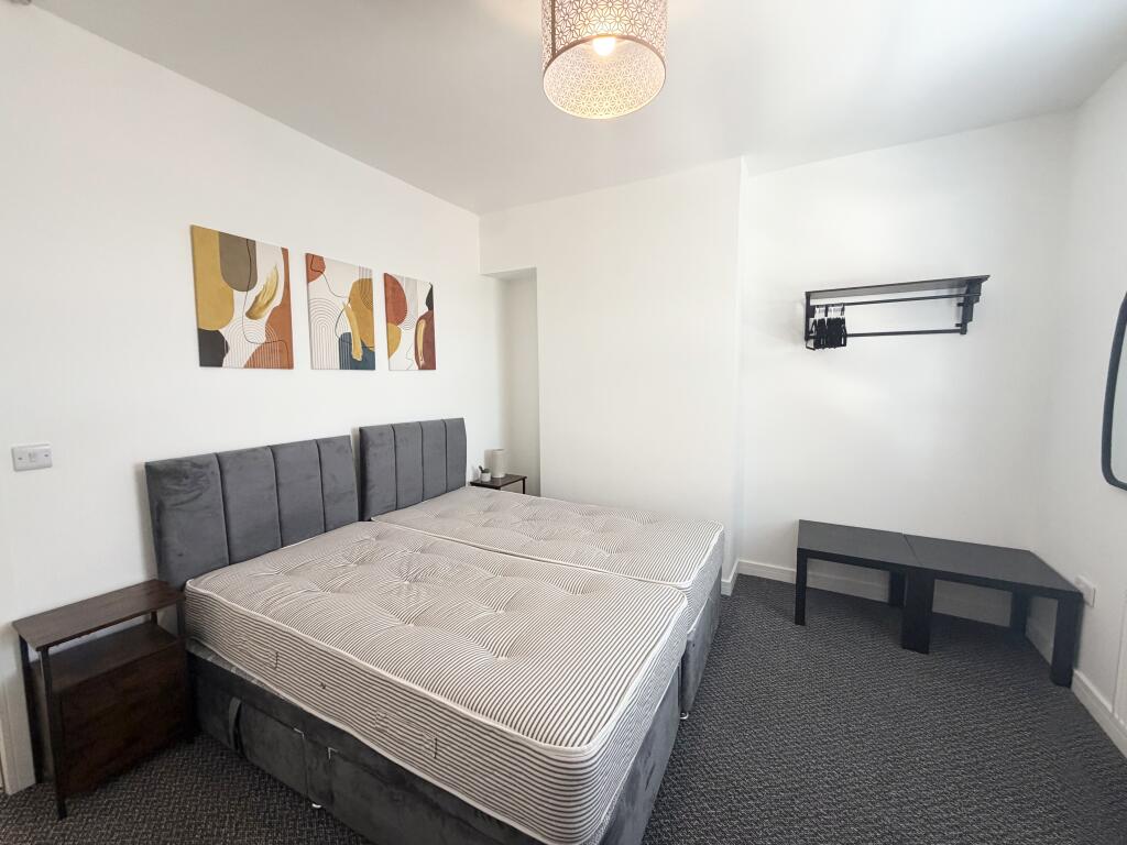 Main image of property: Room 1, Creswell Street, WA10 2PN