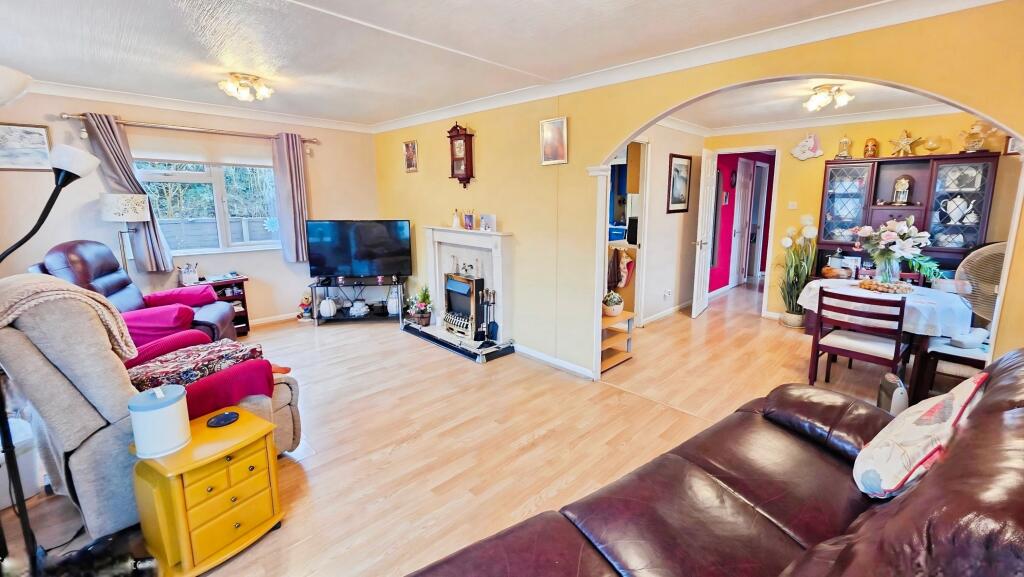 Priory Park, Ruskington, NG34 photo 4