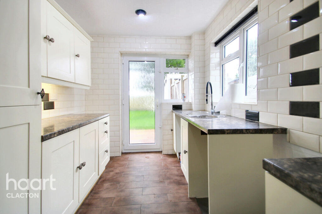 Becontree Close, Clacton-On-Sea photo 2