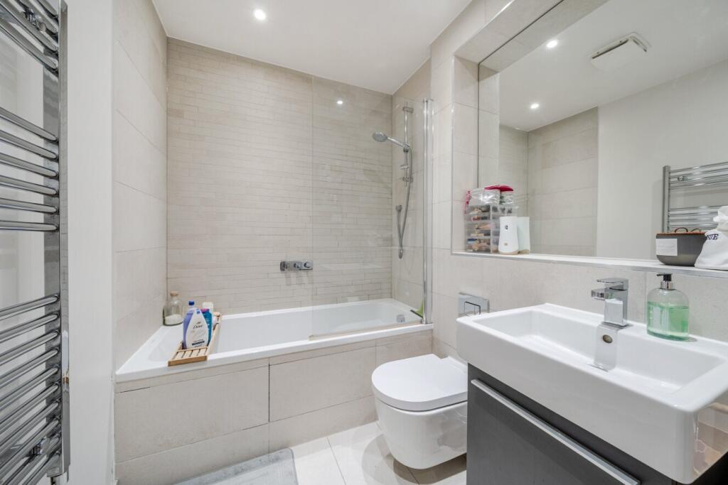 Apartment in London - View 3