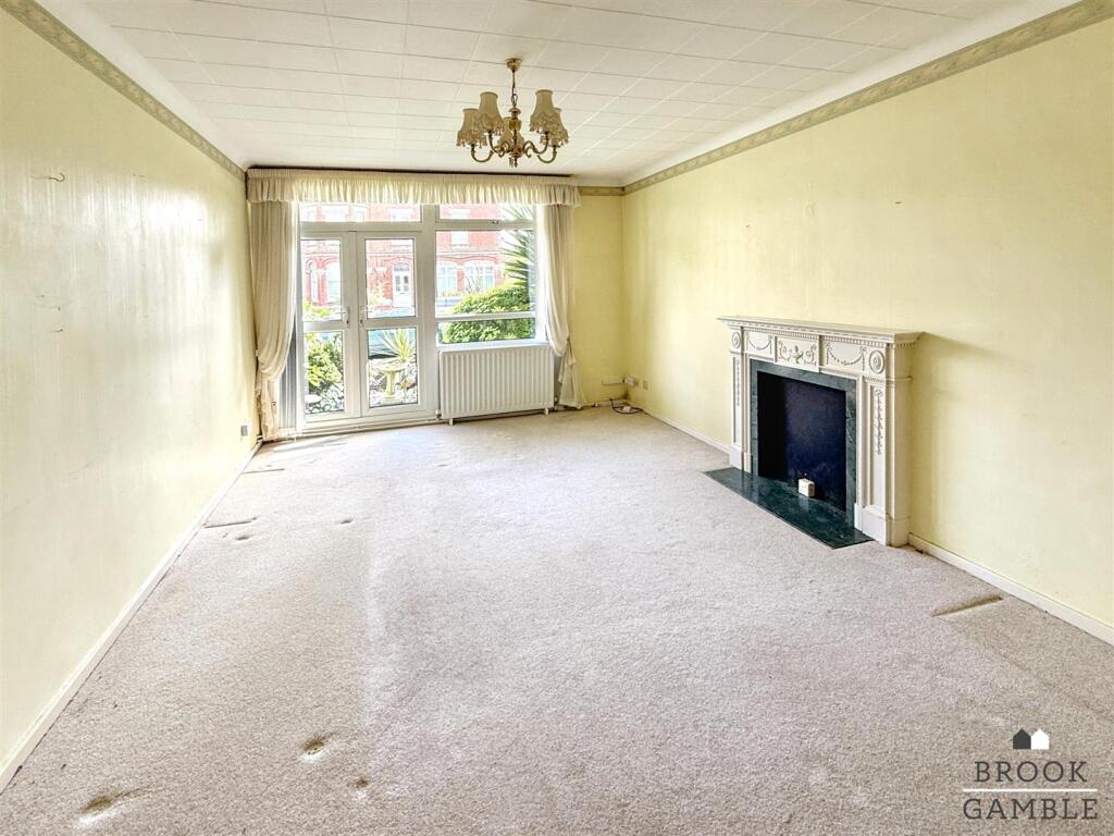Apartment in Eastbourne, East Sussex - View 2
