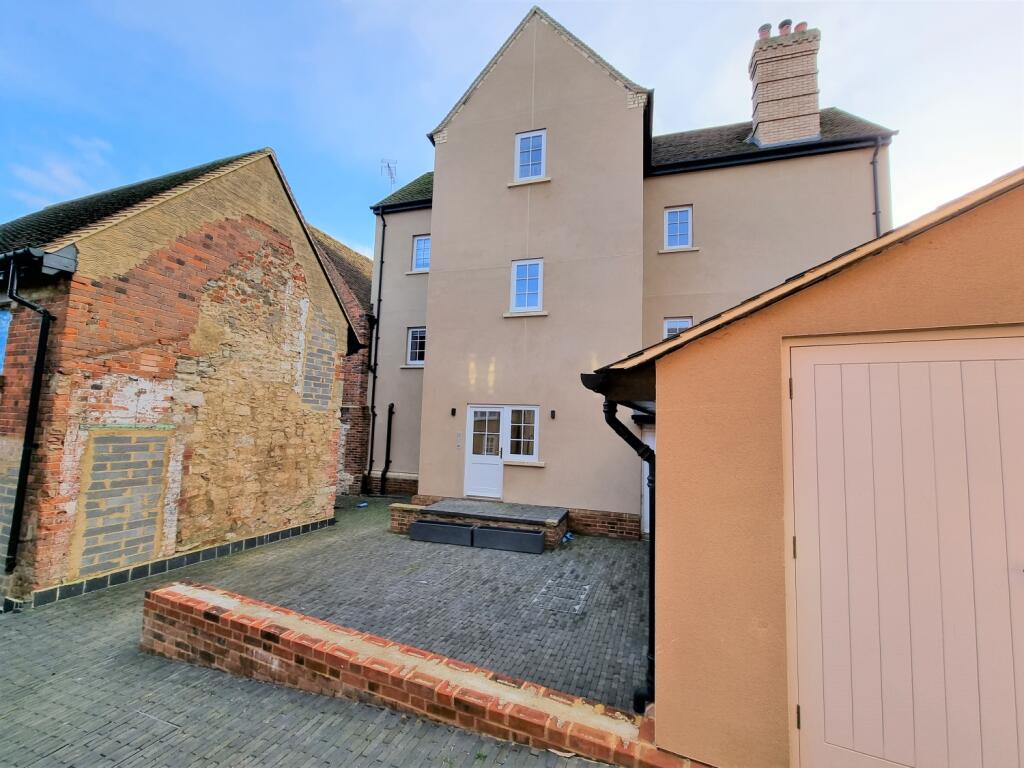 Main image of property: Fleece Yard , Buckingham, MK18