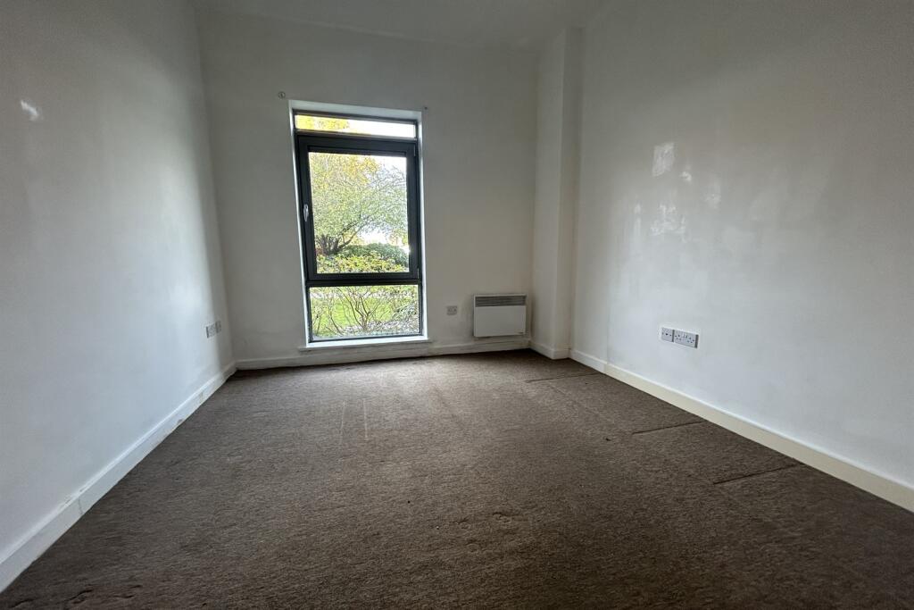 Apartment in Southend-on-Sea - View 5