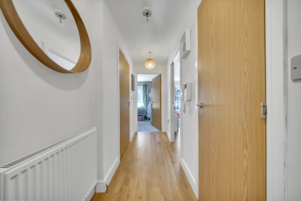 Apartment in London, Rush Green - More