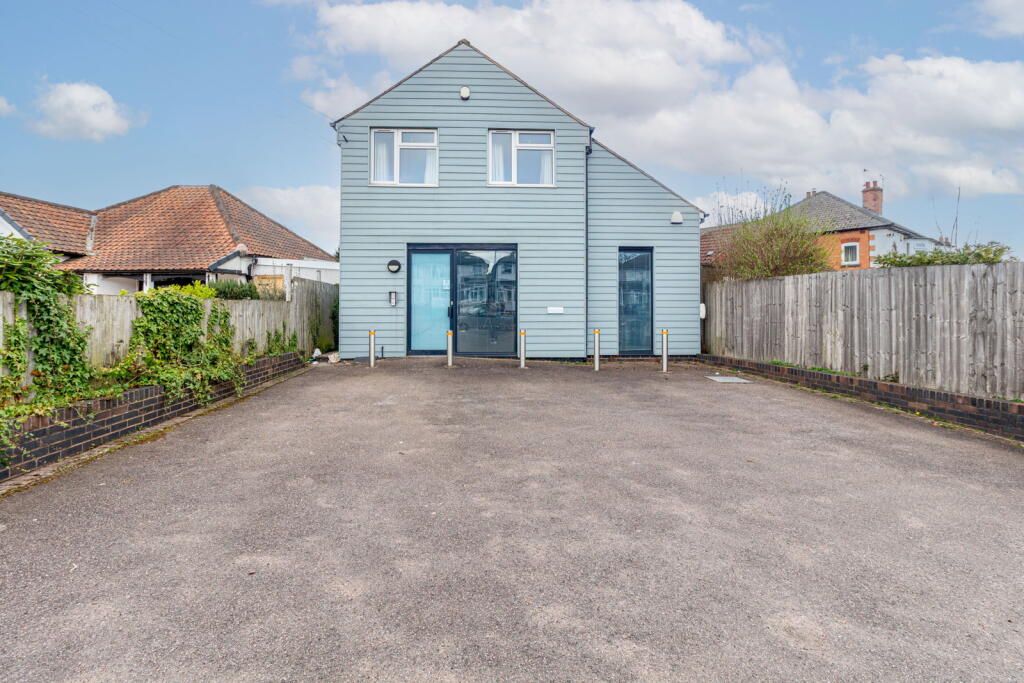 Freehold mixed-use Office & Apartment, Baldwins Lane