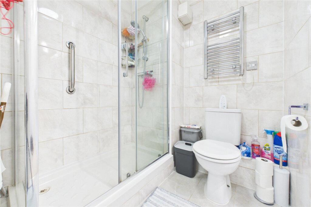 Apartment in Redhill - More