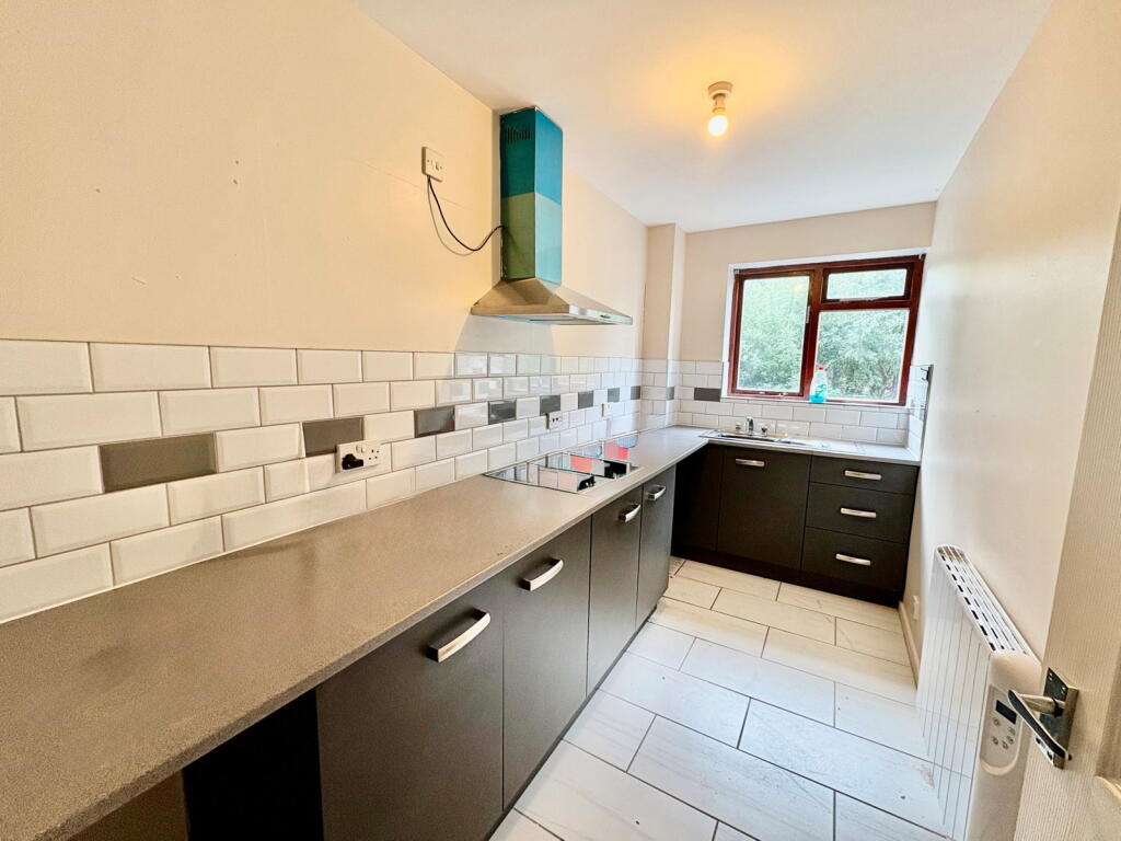 Apartment in Dudley, West Midlands - View 3