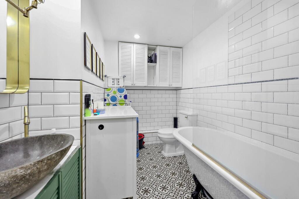 Apartment in London - View 5