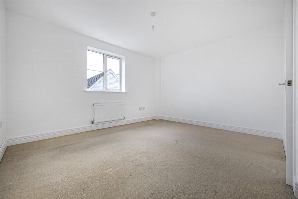 House in Hoo St Werburgh, Medway - More